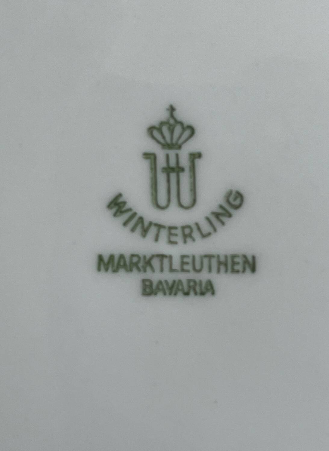 Set of 2 round white porcelain dishes