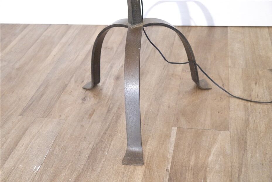 Hammered iron floor lamp in the style of Marolles