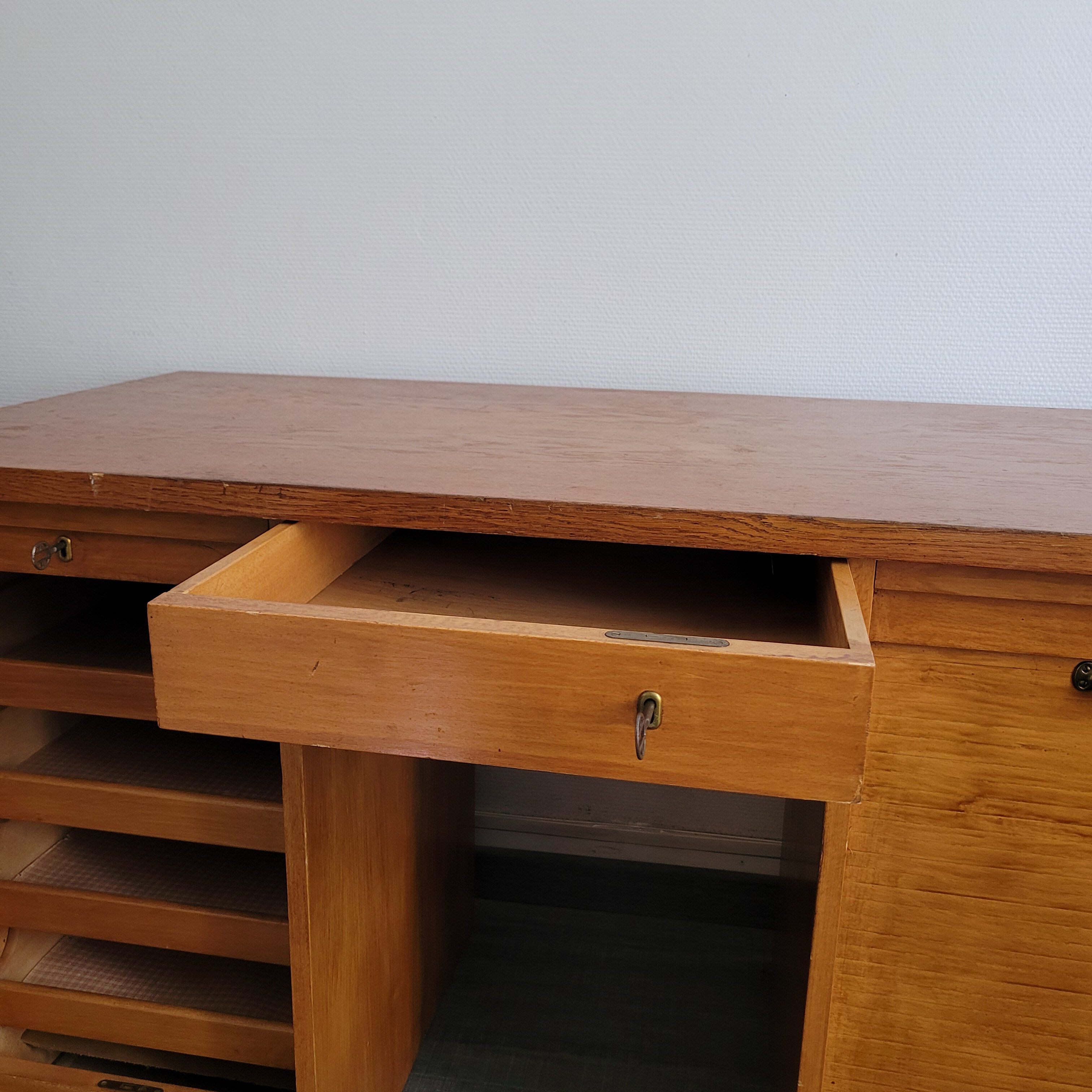 Bureau mid century en bois 1960