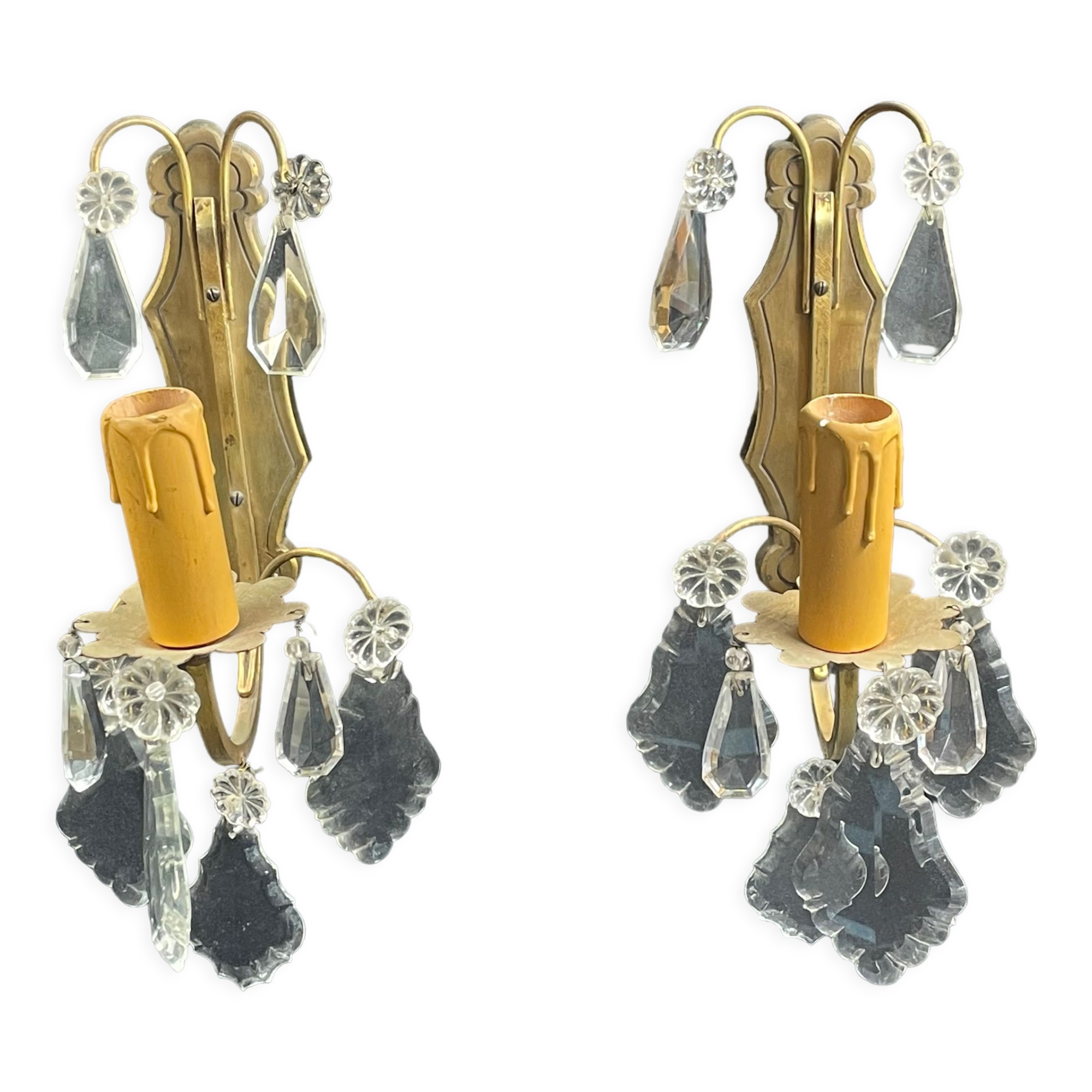 Pair of bronze/brass wall lamp and glassware