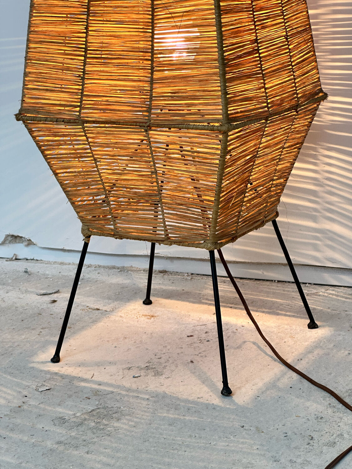 Table lamp in metal and raffia, 50s design