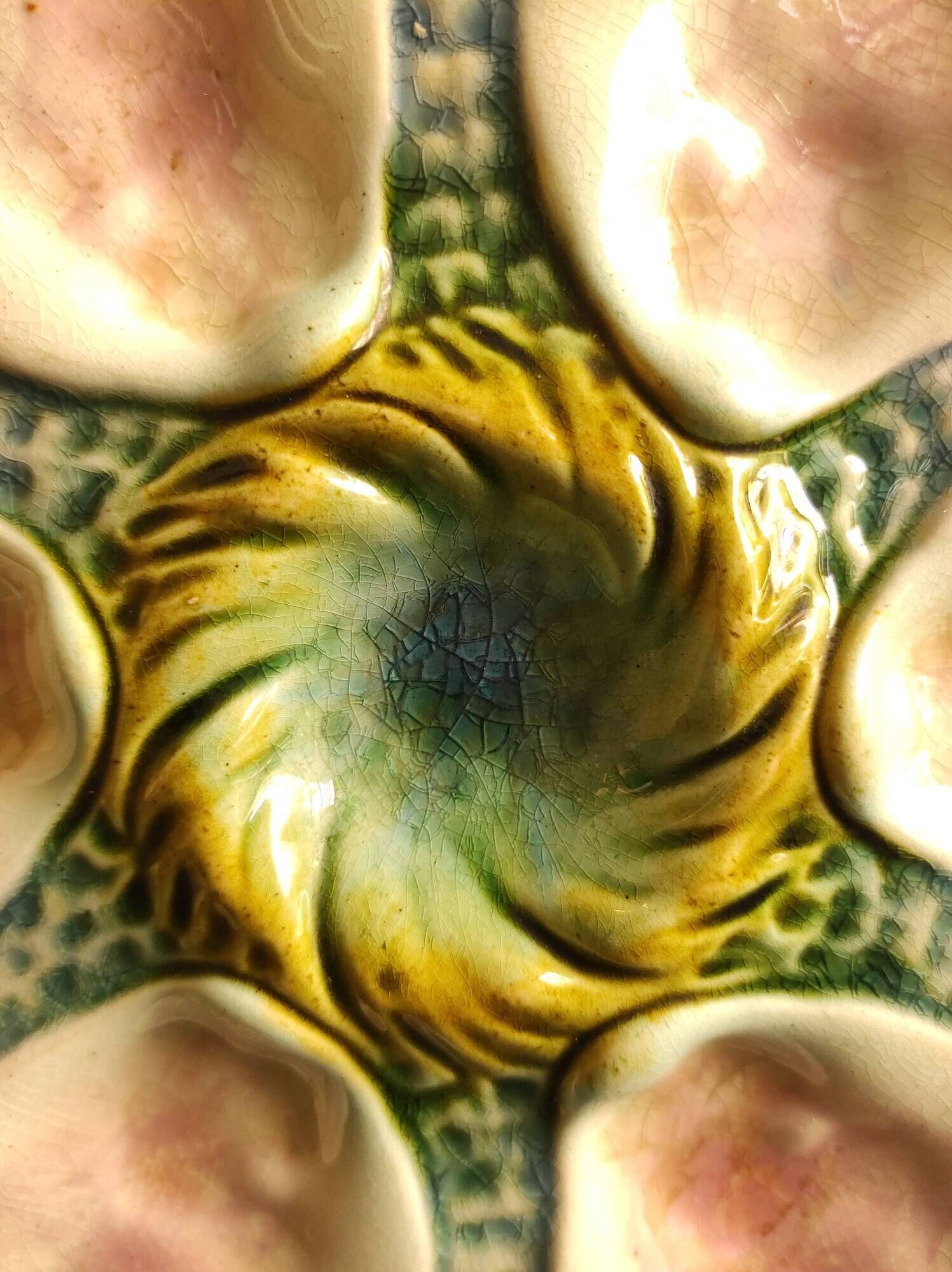 Rare antique French Oyster Plate in Majolica, faïence rustic Provençal