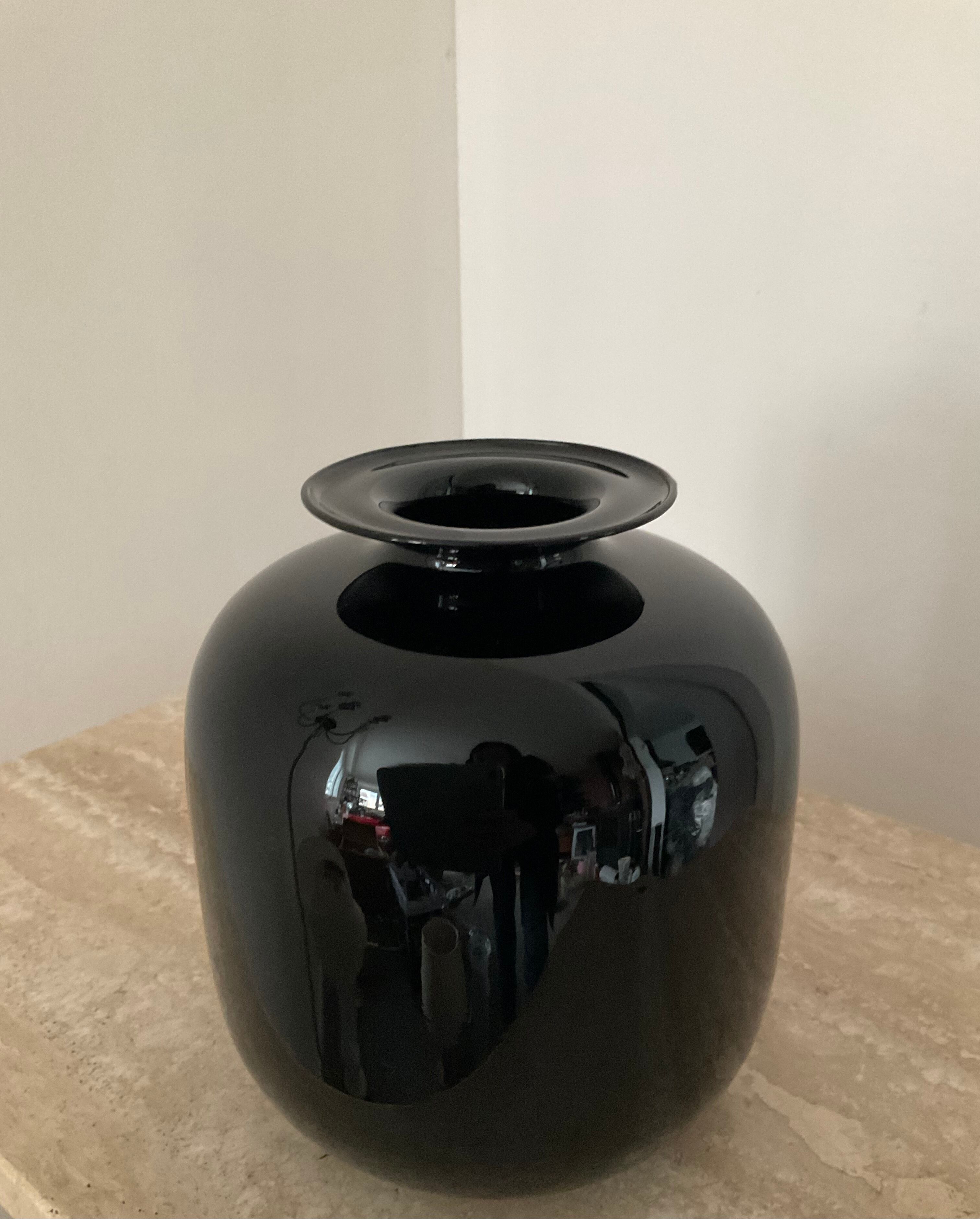 Vintage vase in black opaline 60s-70s