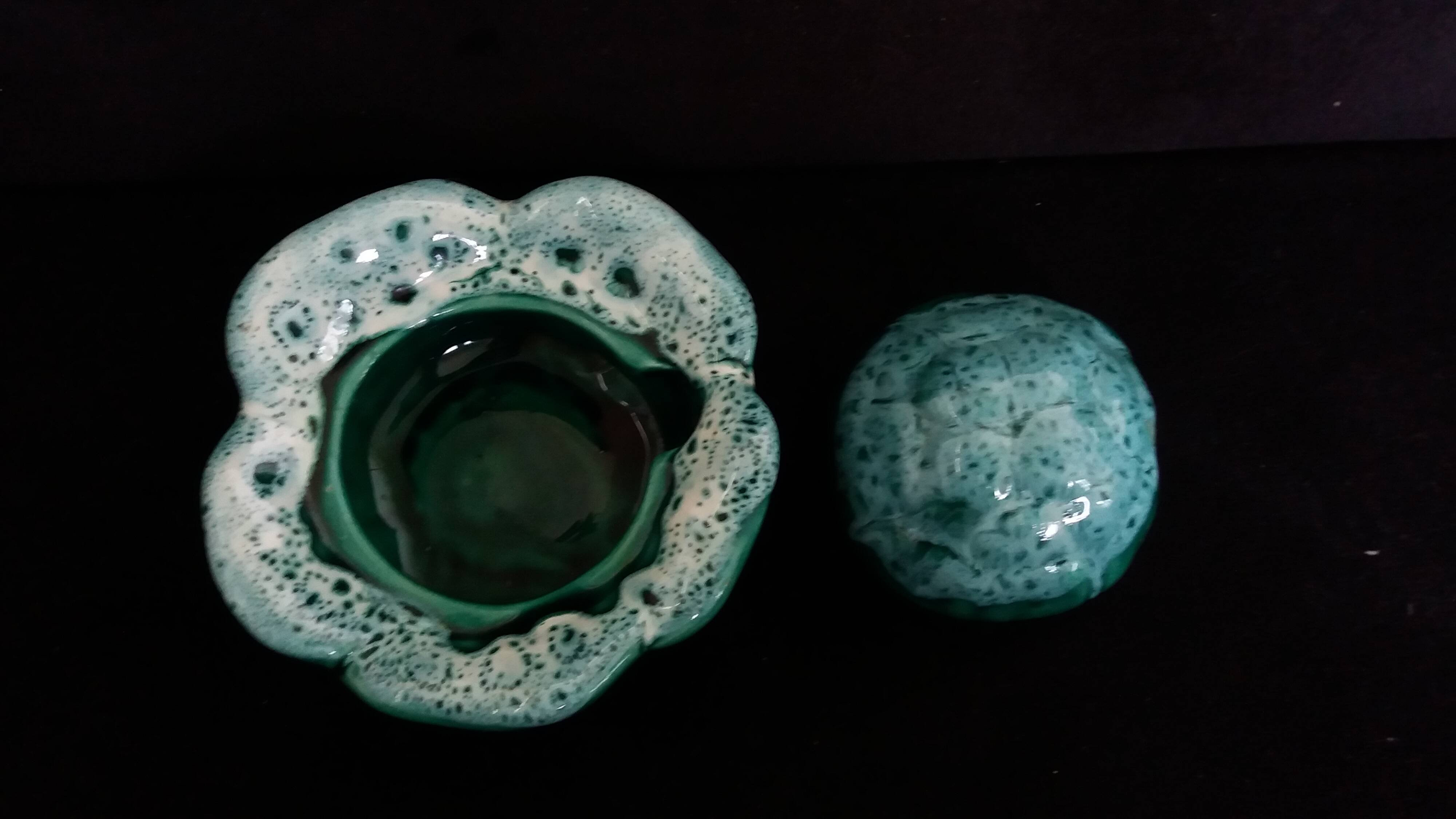 Cabbage mustard pot in slip