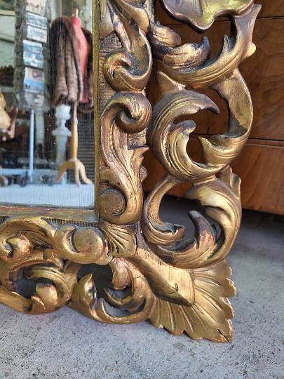 Miroir en bois dore a coquille