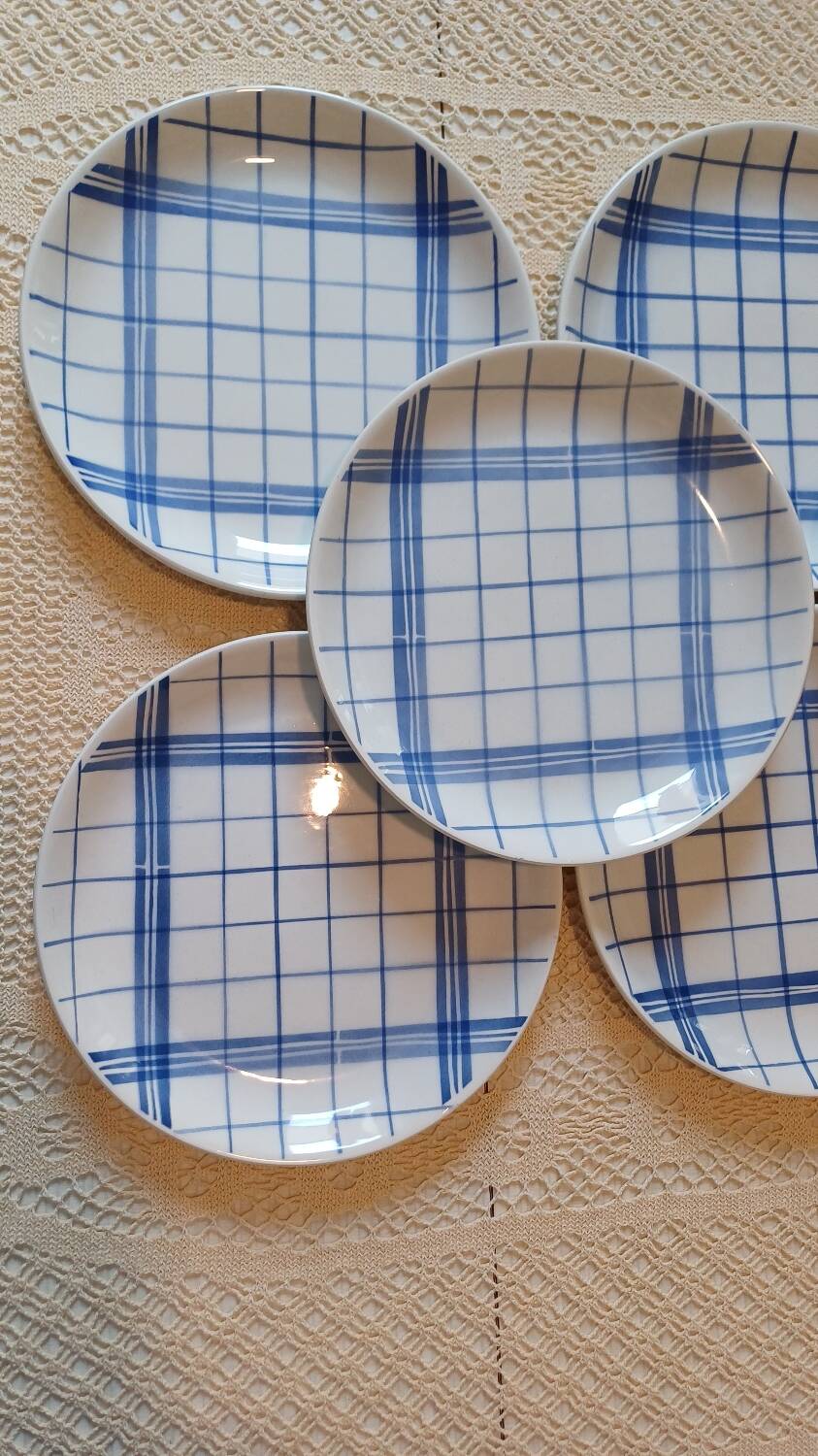 Set of 8 Moulins des Loups flat plates