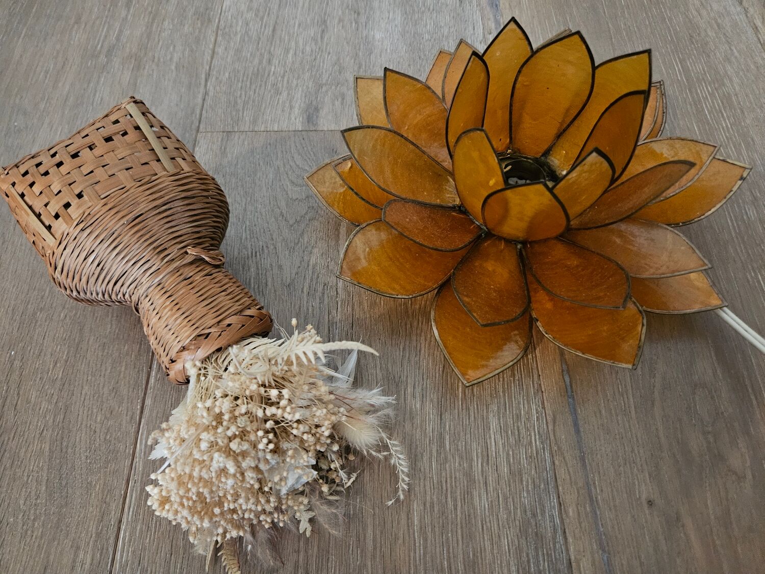 Table lamp in mother-of-pearl and brass