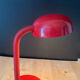 Lampe de bureau rouge vintage