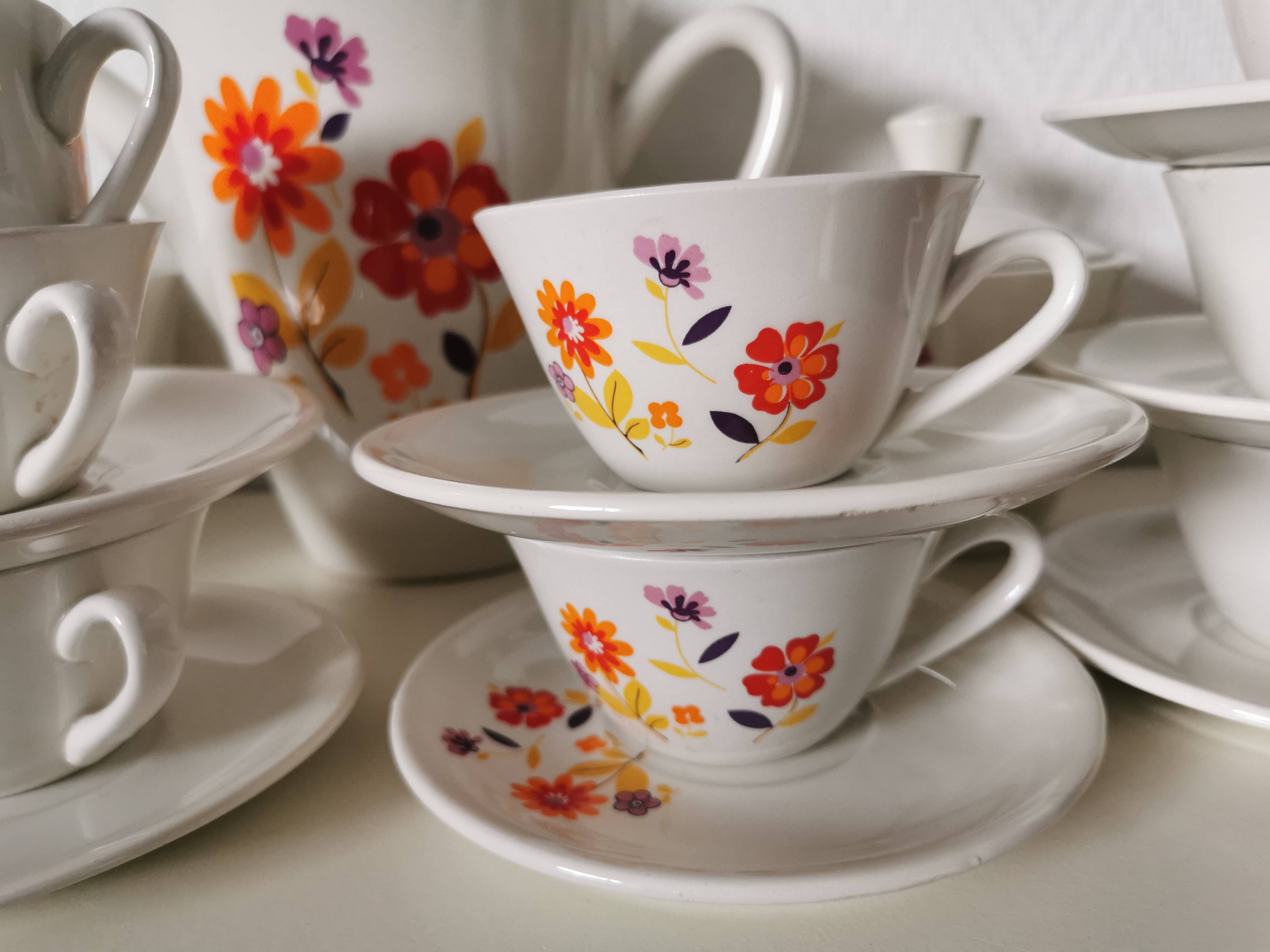 Ceramic coffee or tea service moulin des loups (orchies) flower from the 60s