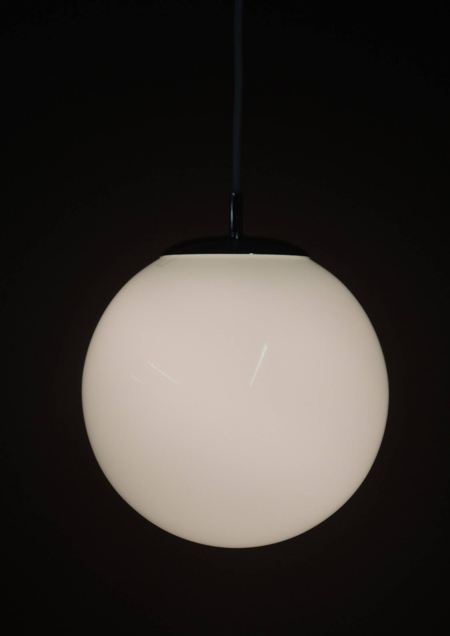 Ball pendant light