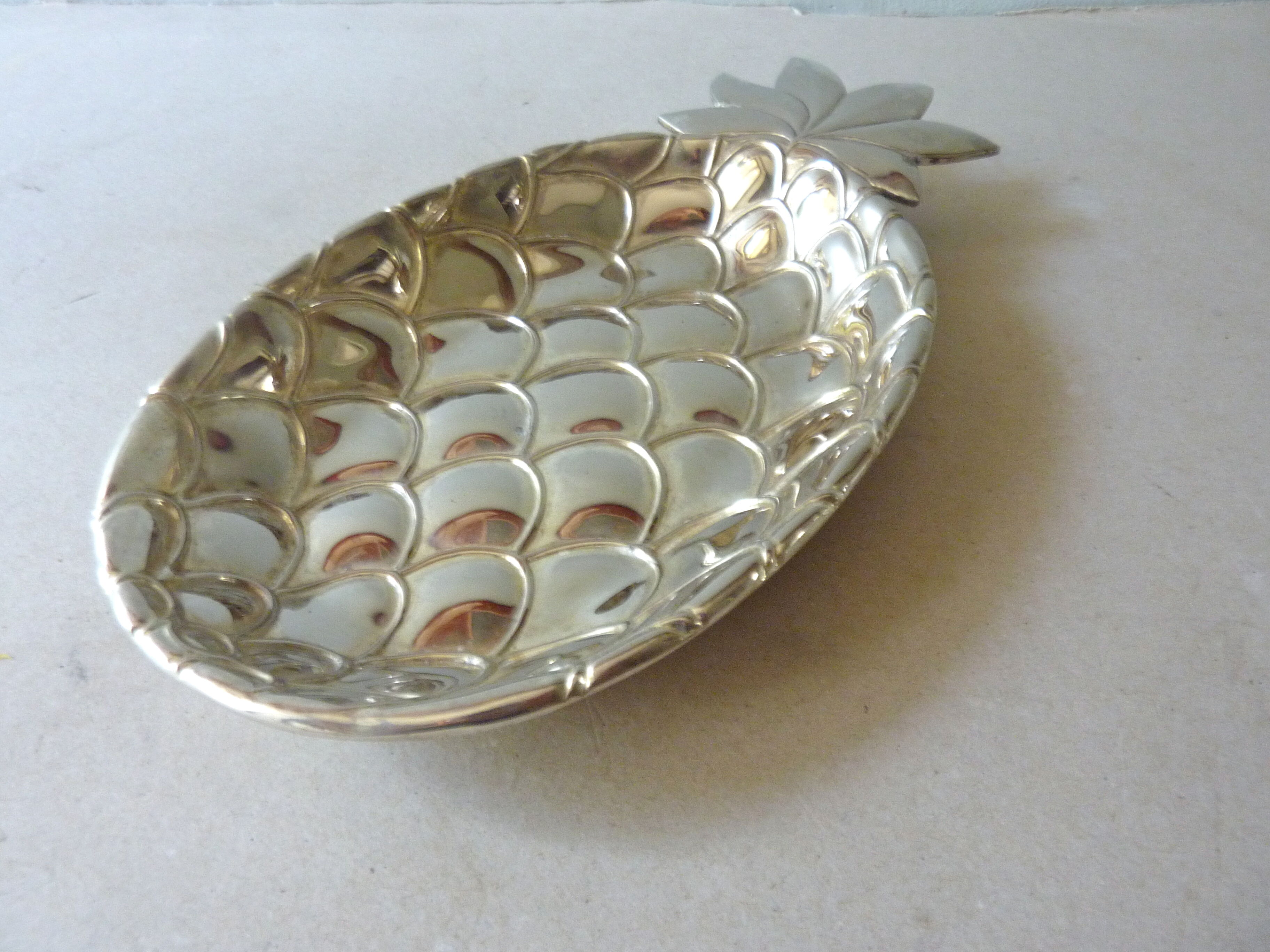 Empty pocket form silver metal pineapple, Silea, 70 years