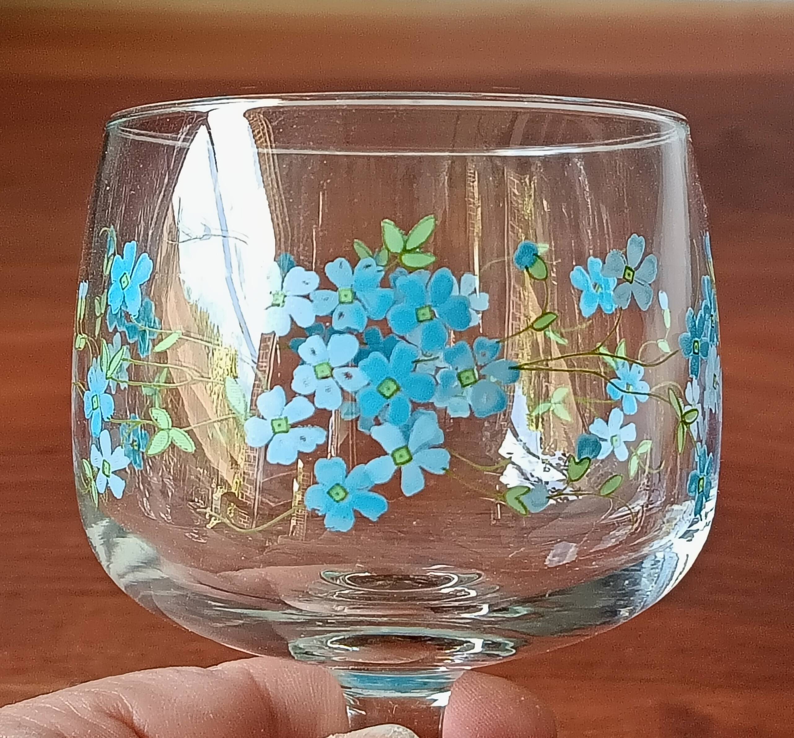 Arcoroc france stemmed glasses with forget-me-not decor, vintage 1980s
