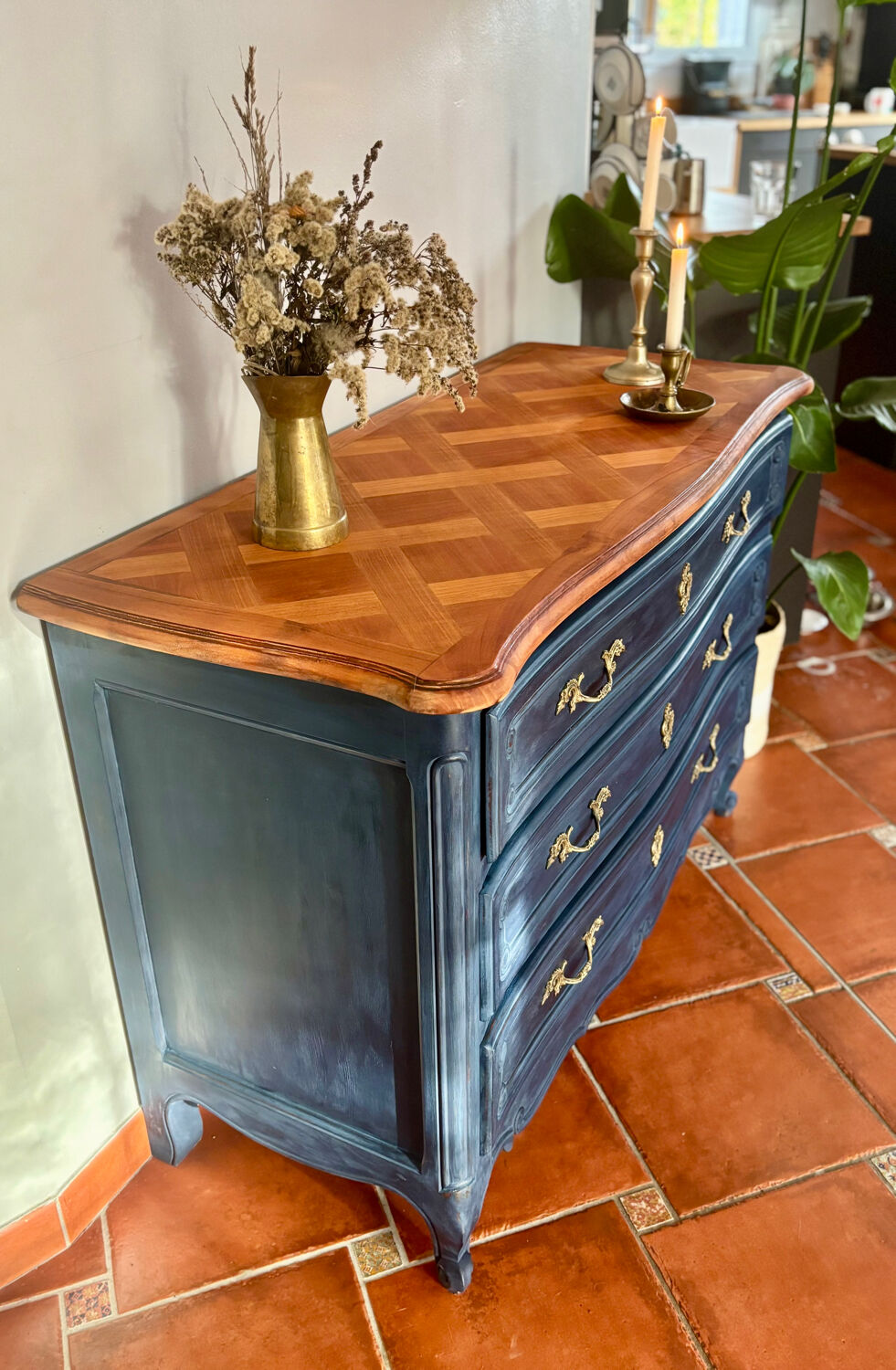 Commode vintage restaurée – peinture Annie Sloan Oxford Navy & cire cl