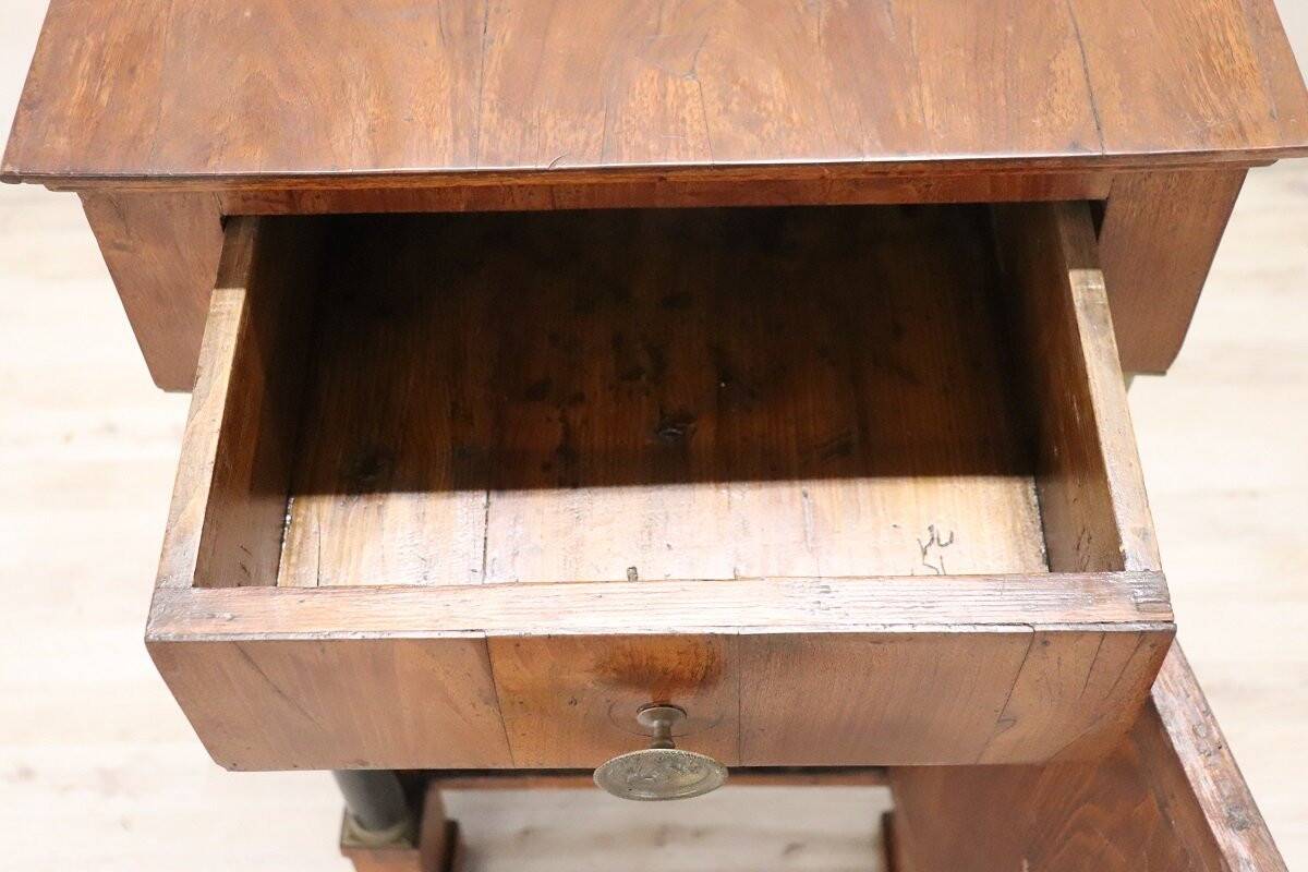 Antique nightstand in walnut, Italy early 19th century