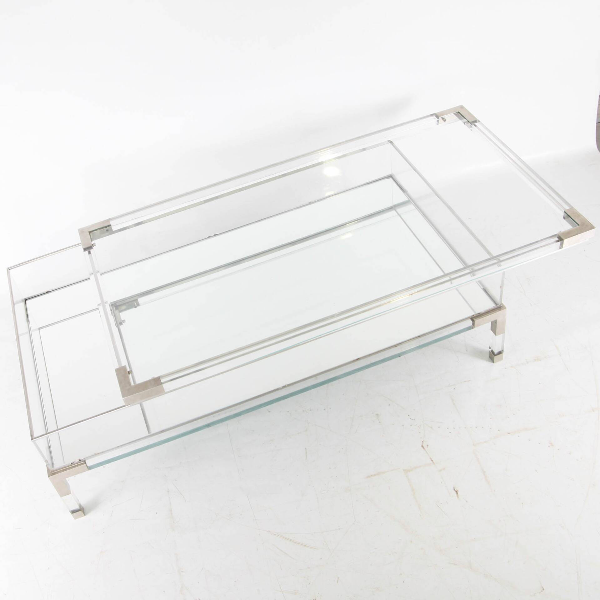 Sliding coffee table