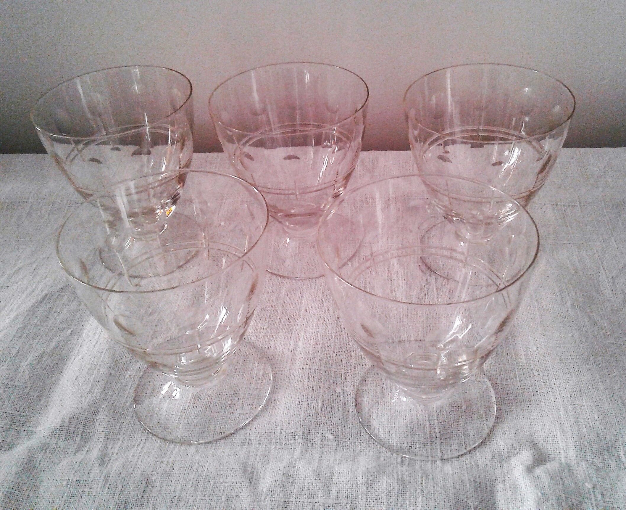 Lot of 5 engraved wine glasses