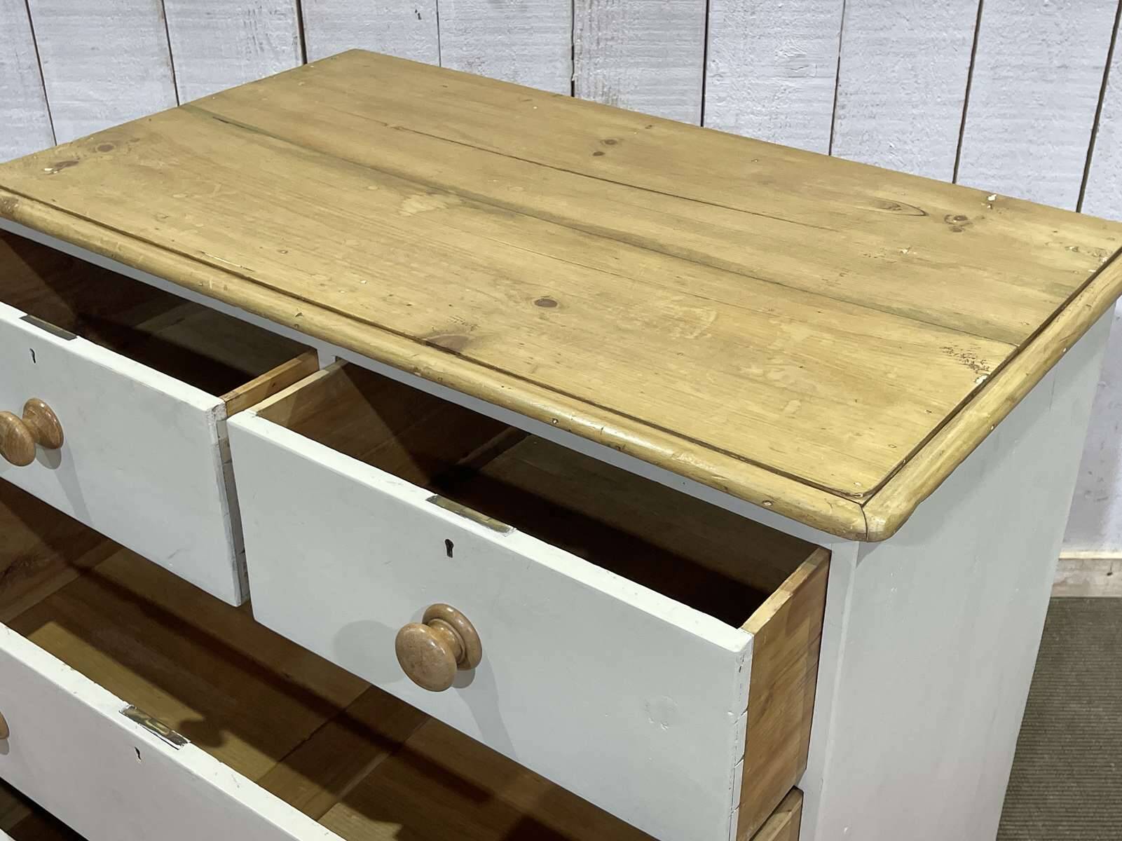 Commode anglaise fin XIXème en sapin