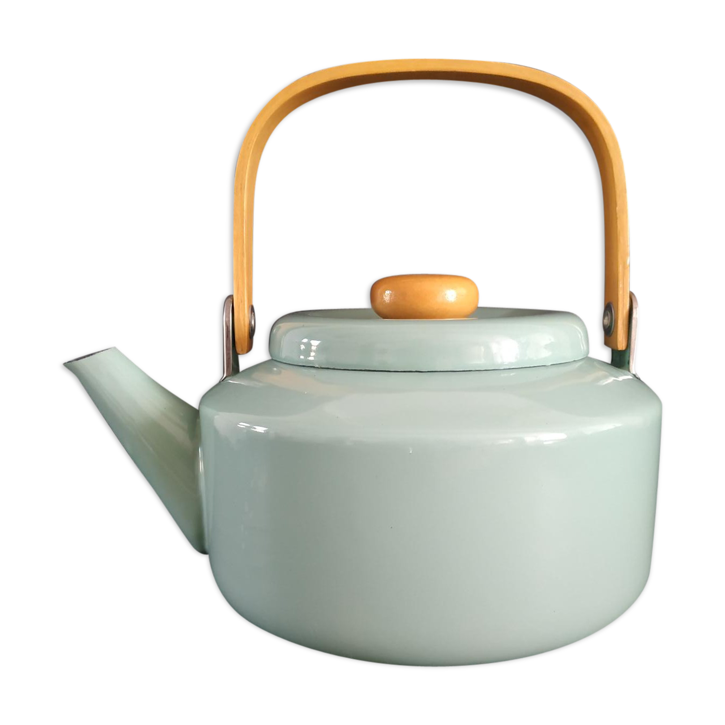 Teapot in enamelled tole green almond