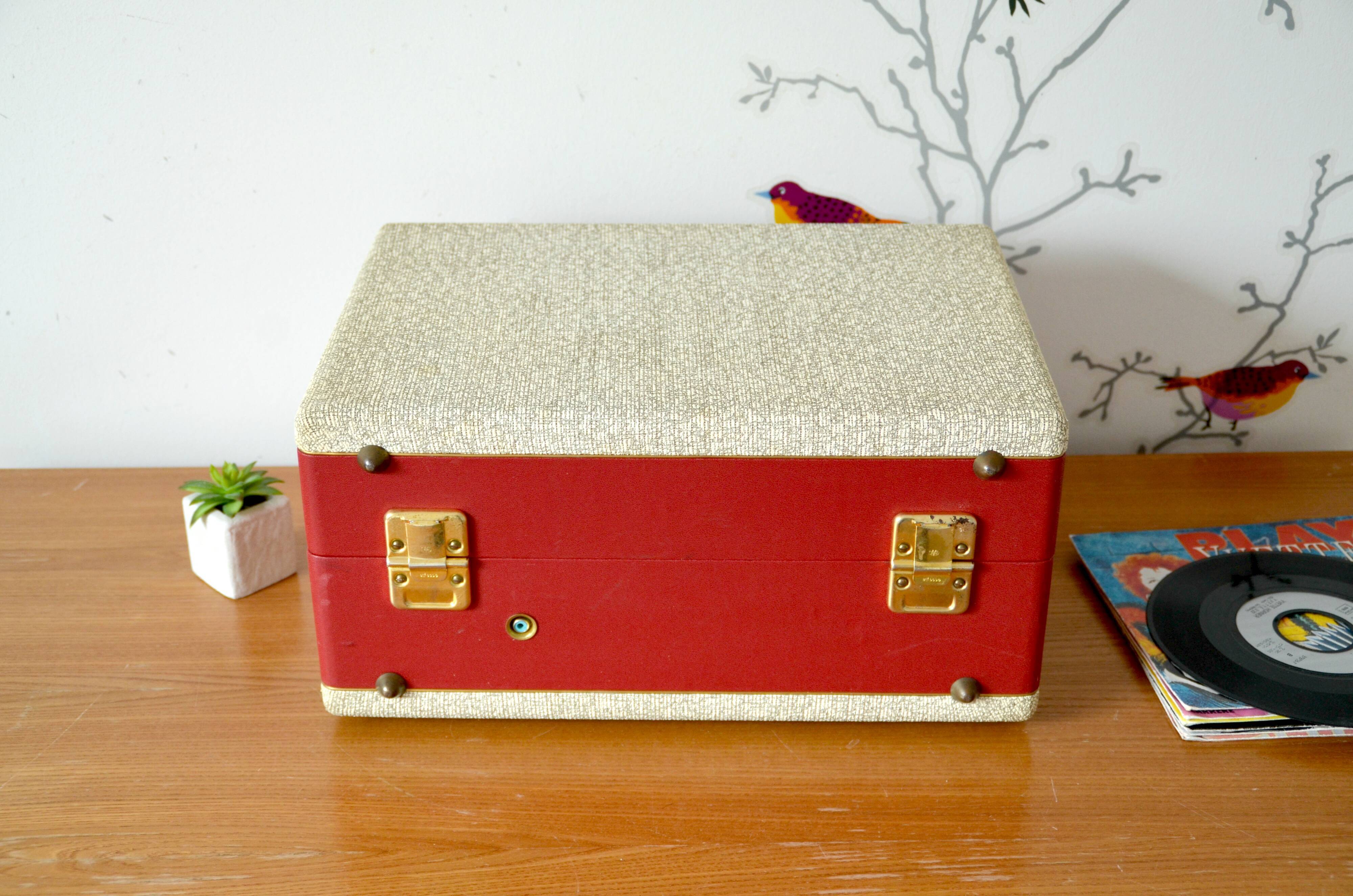 Record player, record player vintage pathé-marconi works