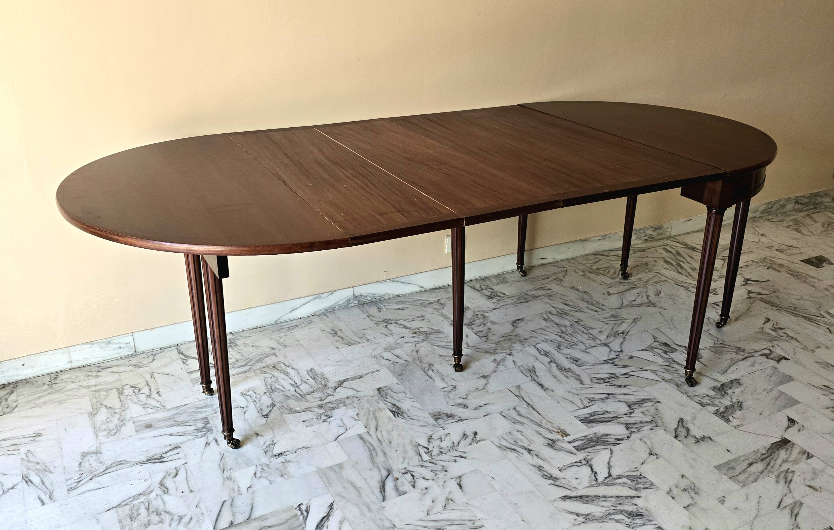 Extendable half-moon table in Louis XVI style