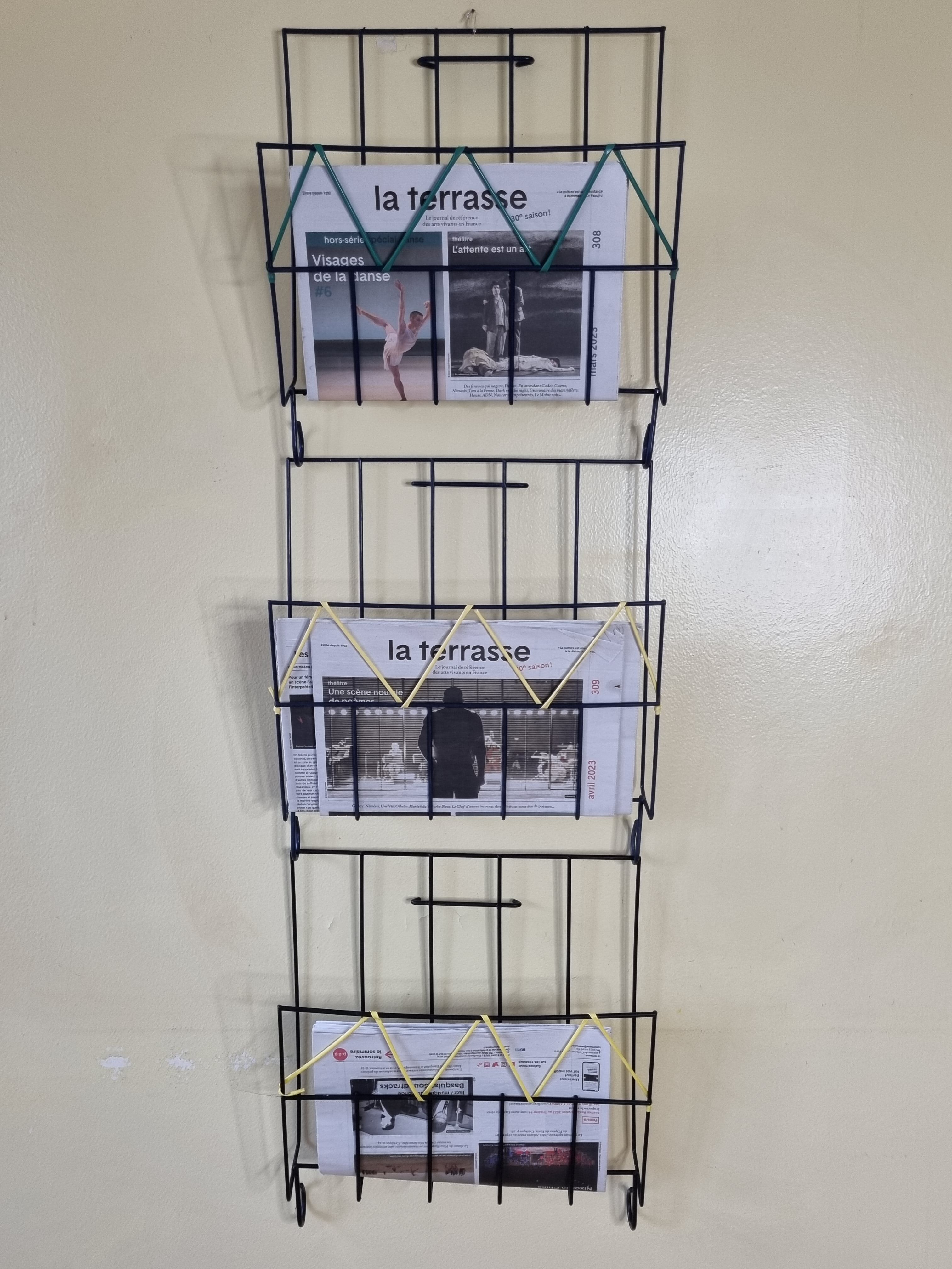 Magazine holder