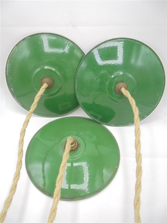 Trio of enamelled sheet metal suspensions