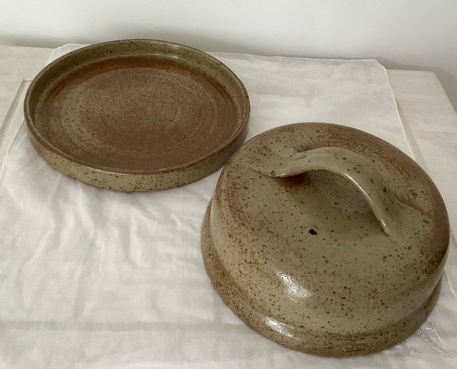 Cheese dome plate Stoneware