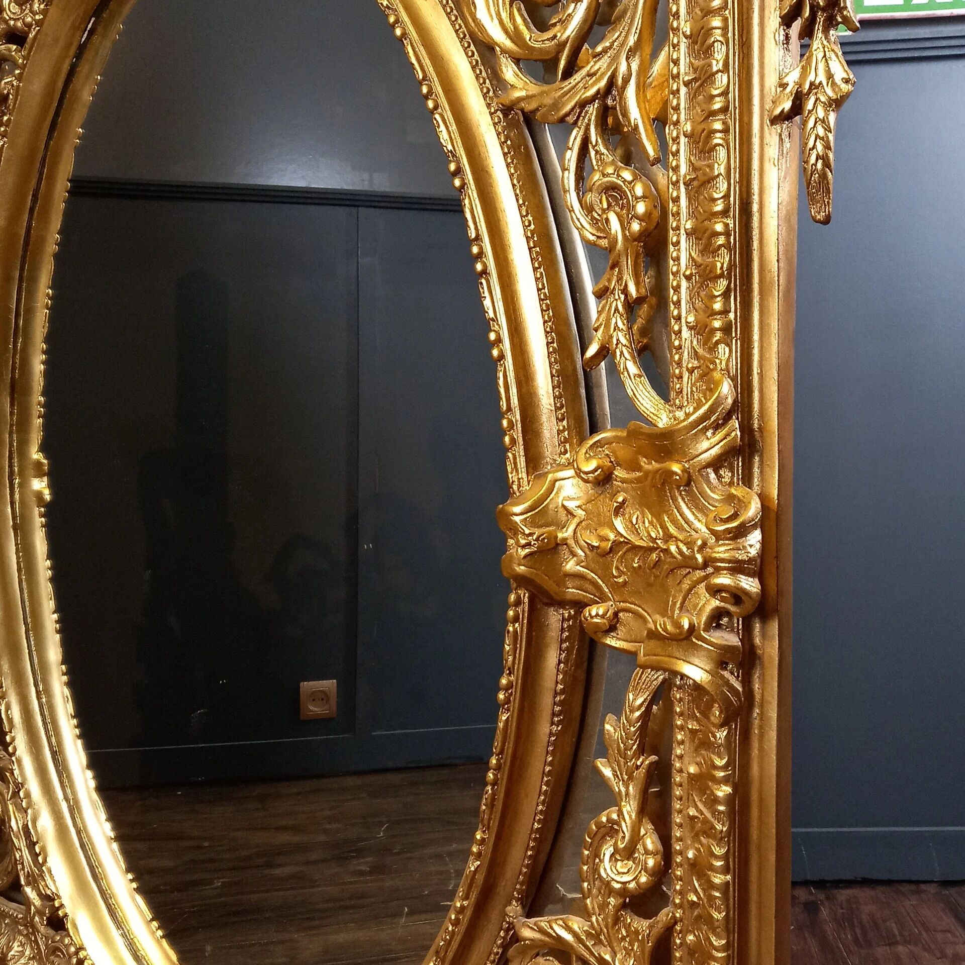 Miroir ovale vintage de style Rococo Louis XV