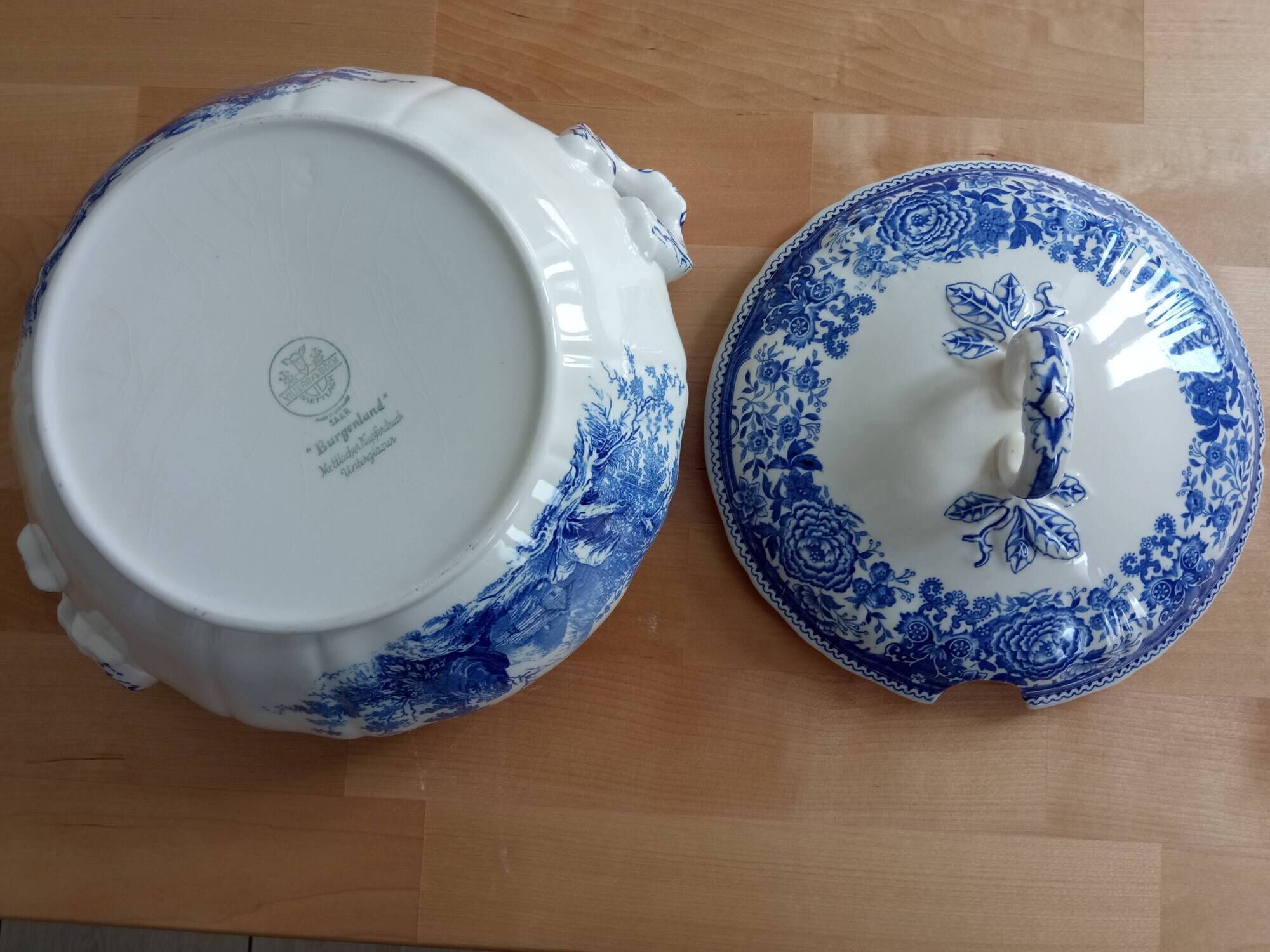 Superb retro soup tureen by Villeroy and Boch.