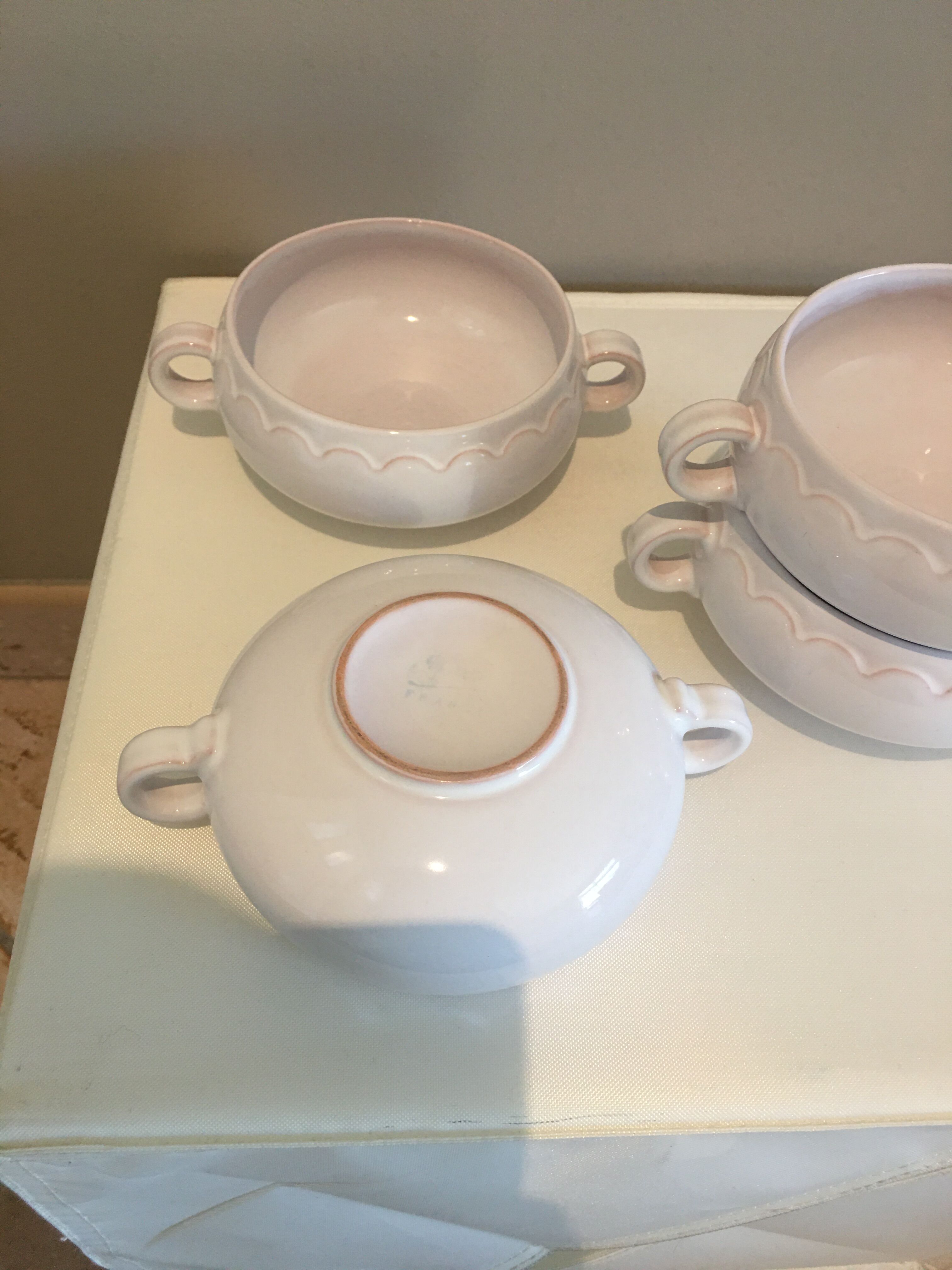 Lot of bowls with handles