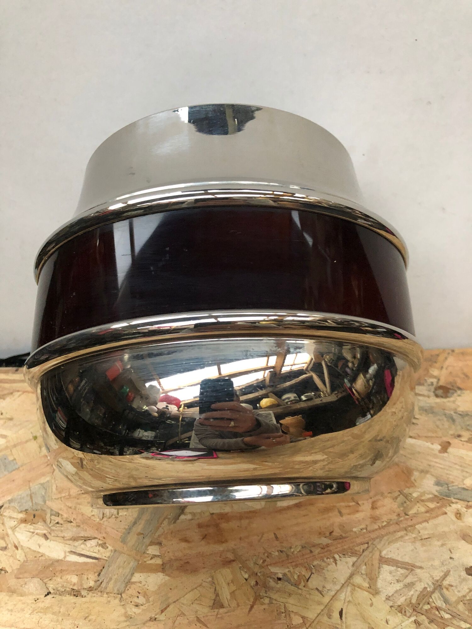 Old bucket with glacons deco maella plastic bordeaux