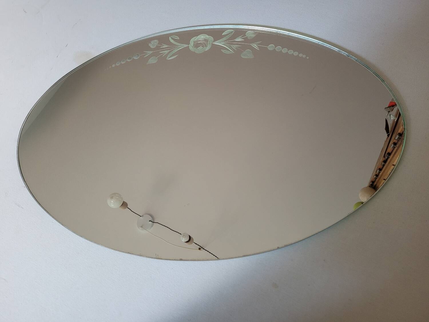 Miroir ovale gravé frise floral