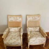 Paire de fauteuils cannés de style Louis XVI à décor floral