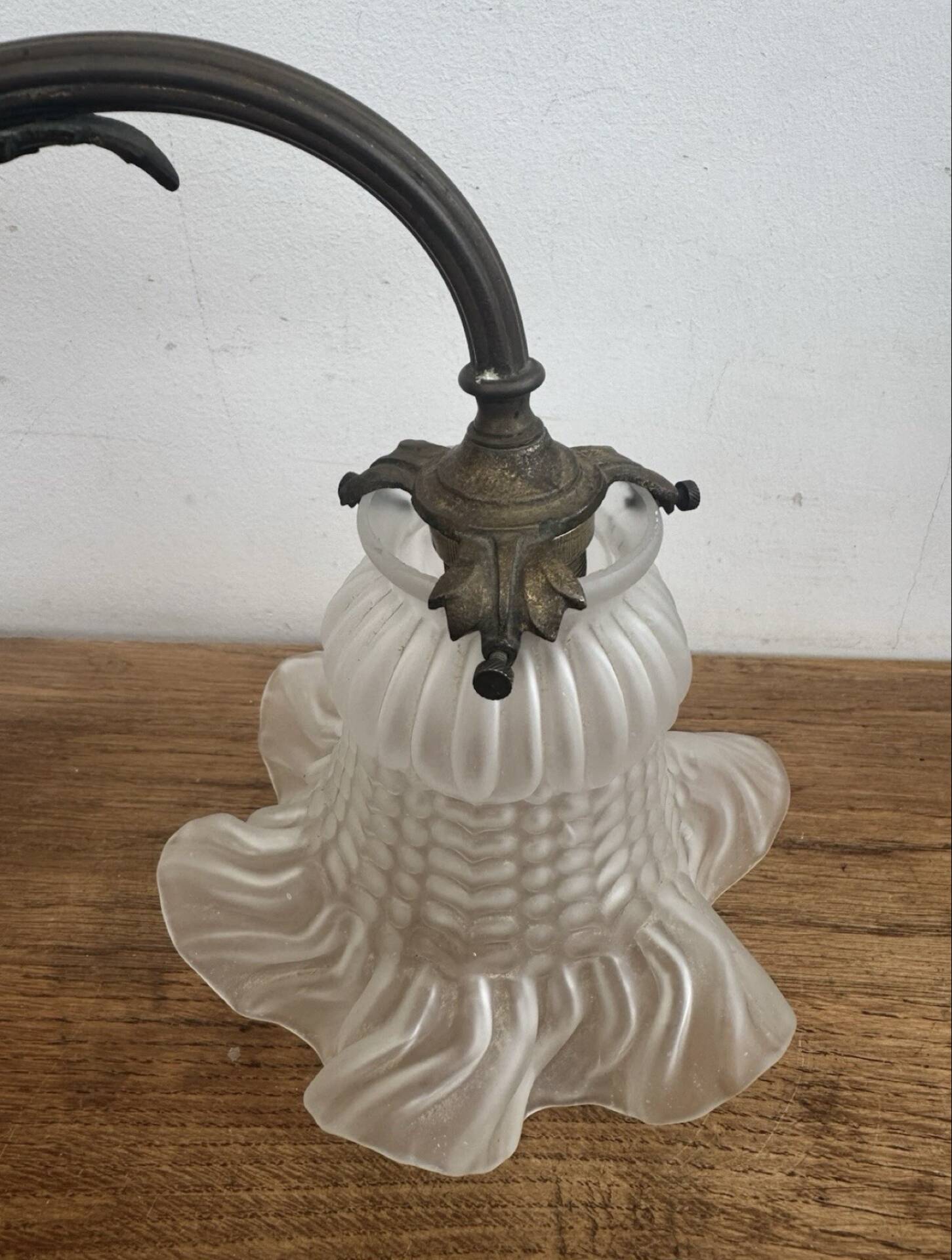 Antique bronze wall light in Louis XVI style - tulip-shaped glass paste flower.