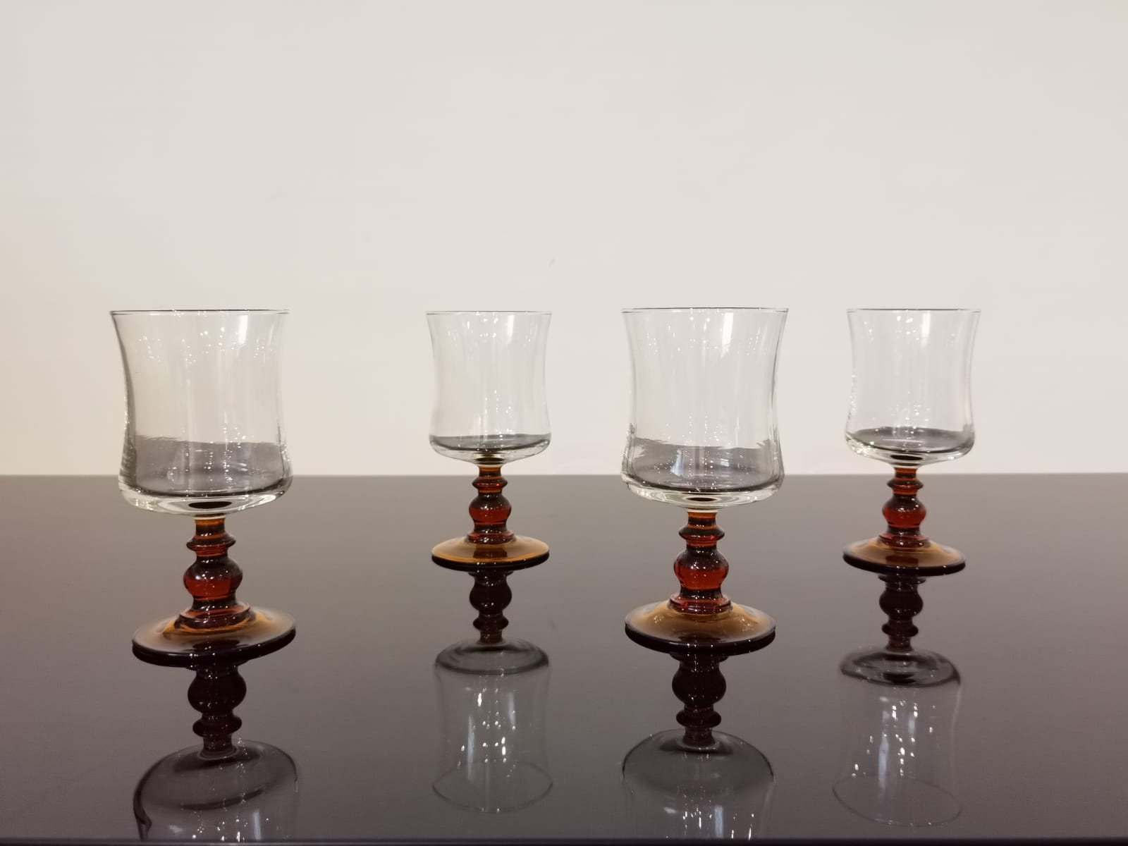 4 verres à vin Luminarc pieds ambrés