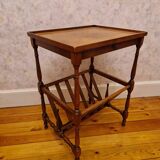 Desserte en bois avec porte revues