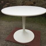 Vintage tulip base table in white pvc