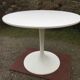 Vintage tulip base table in white pvc