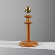 Lampe de table en bois de pin postmoderne vintage des années 80