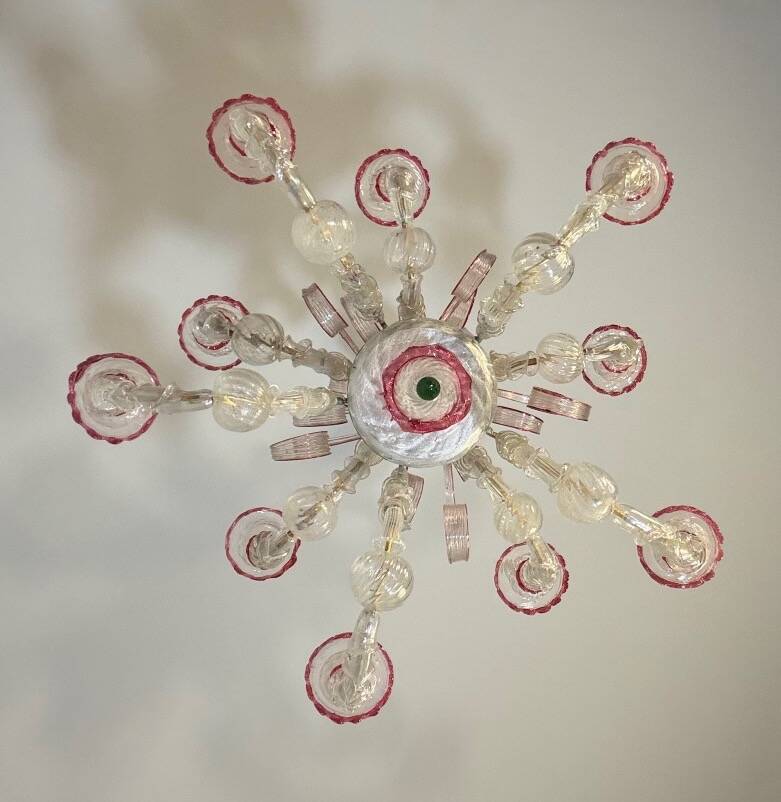 Venetian Rezzonico chandelier in colourless and red Murano glass, circa 1900.