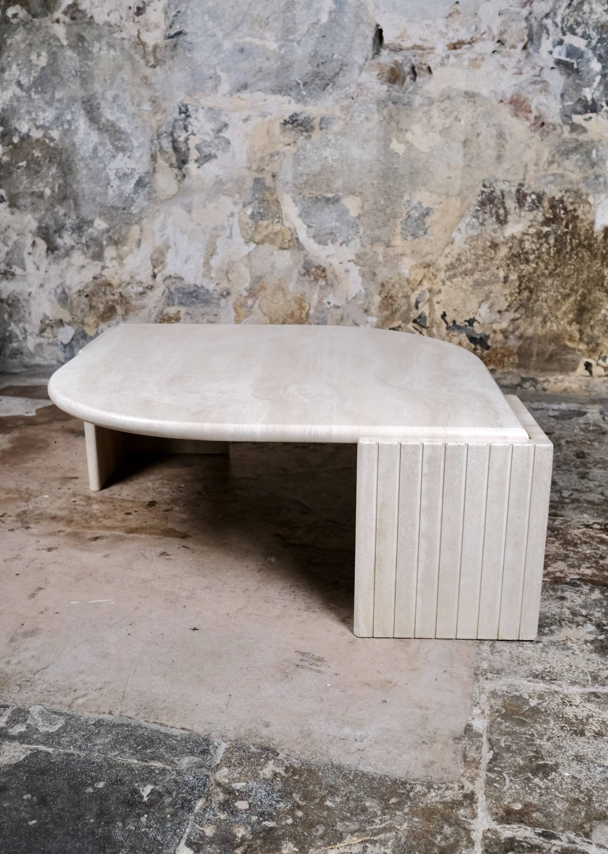 Table basse oeil en travertin, Roche Bobois, 1980s
