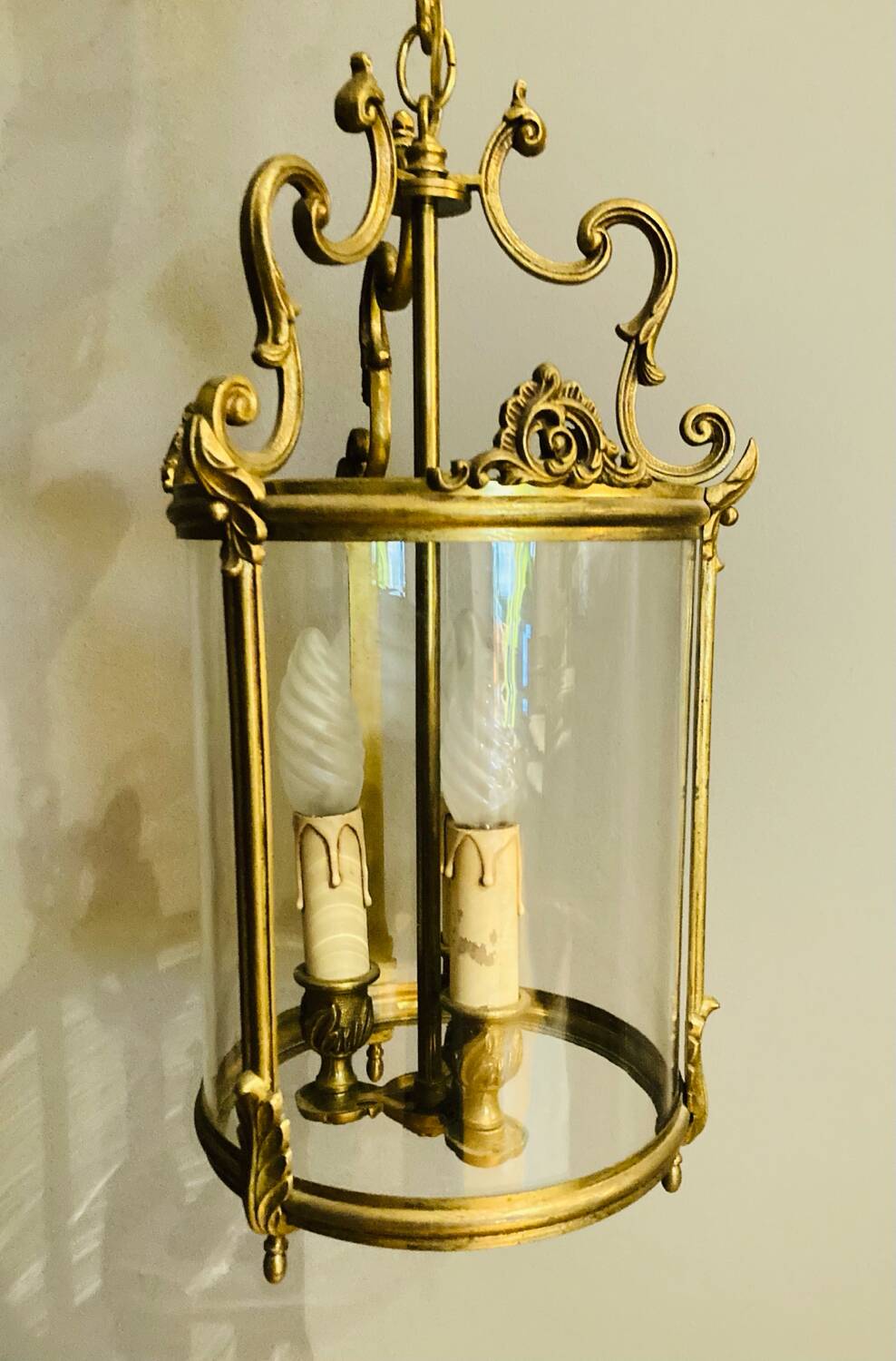 Large round St Louis XV corridor lantern from the mid-20th century in gilded bronze