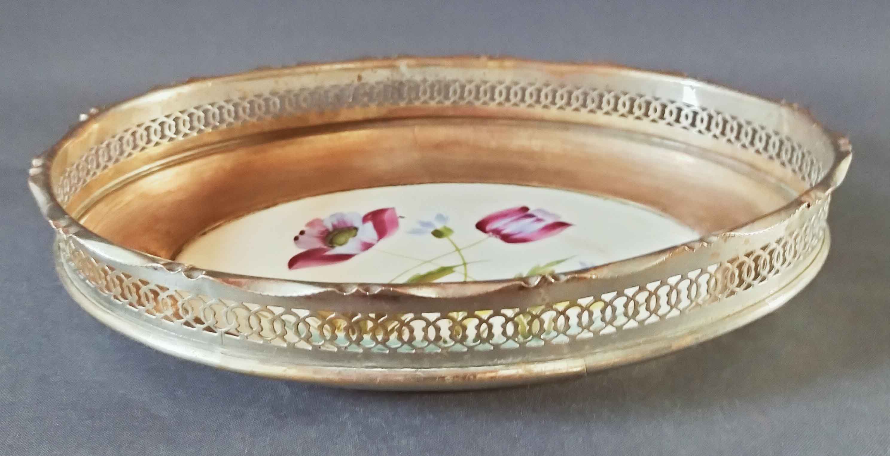 Bread or fruit basket metal and ceramic