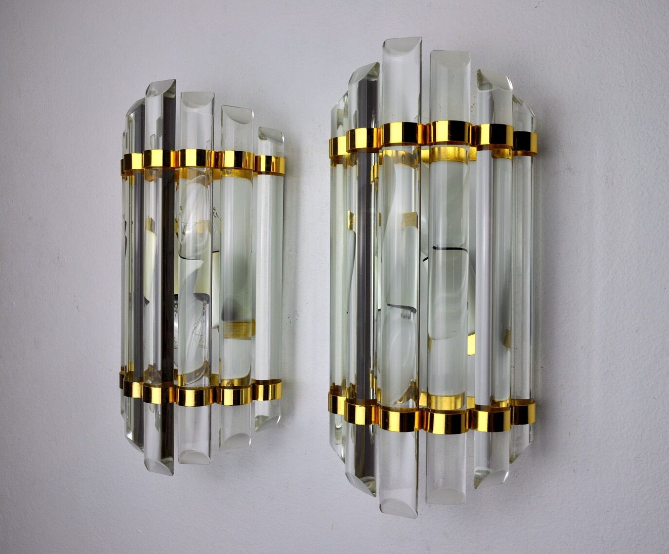 Pair of Venini wall lamps, cut glass, Murano, Italy, 1970