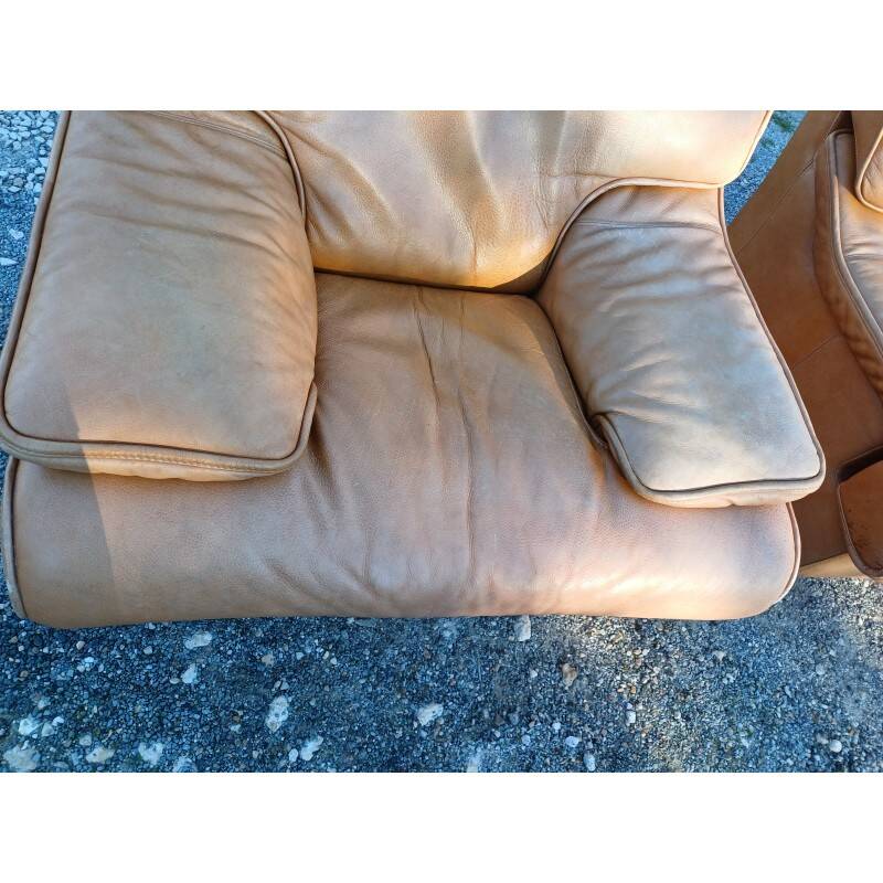 Paire de fauteuils vintage en skaï marron clair