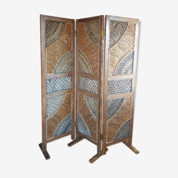 Folding screens