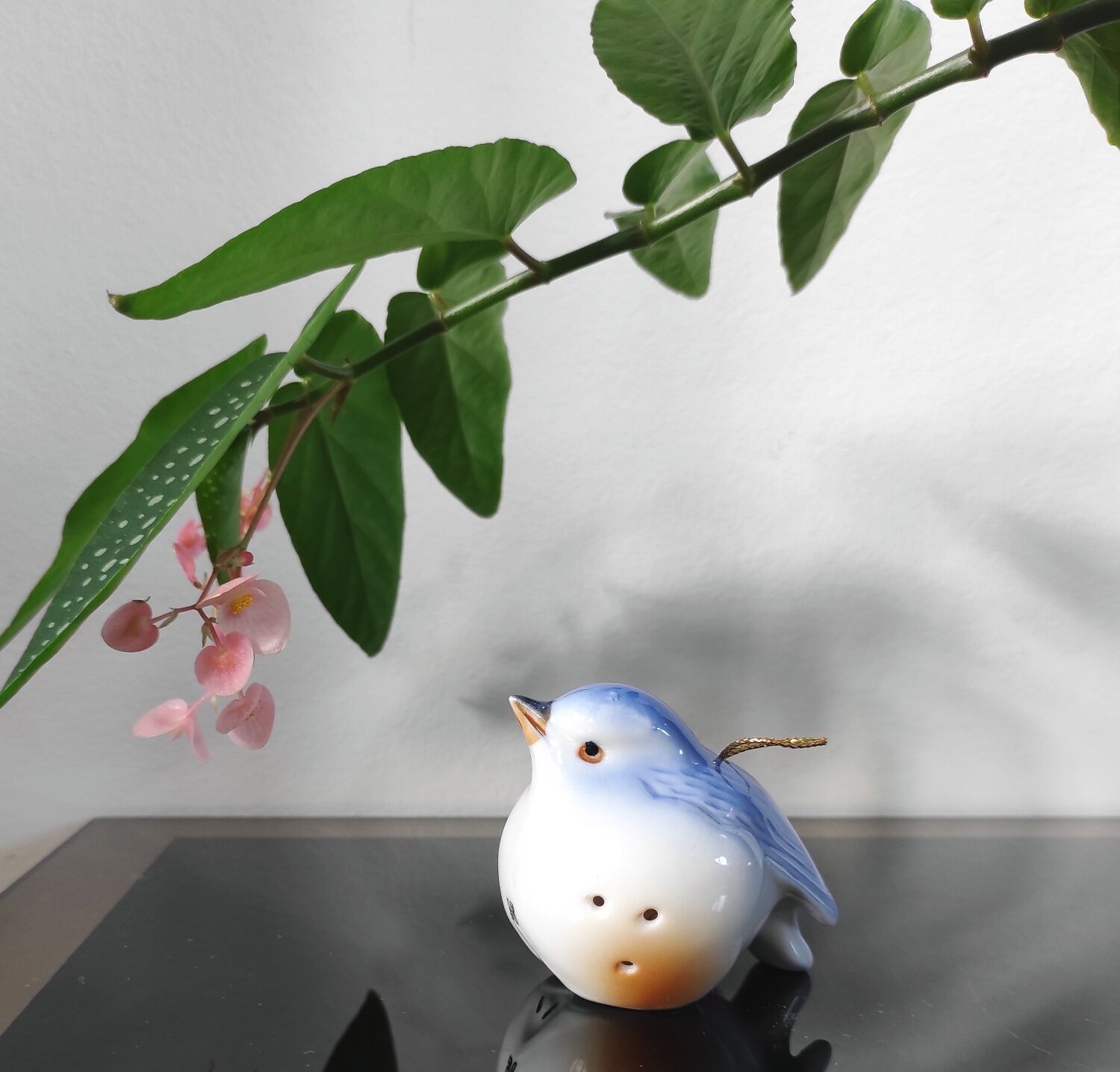 Vintage bird salt cellar in blue and white porcelain.
