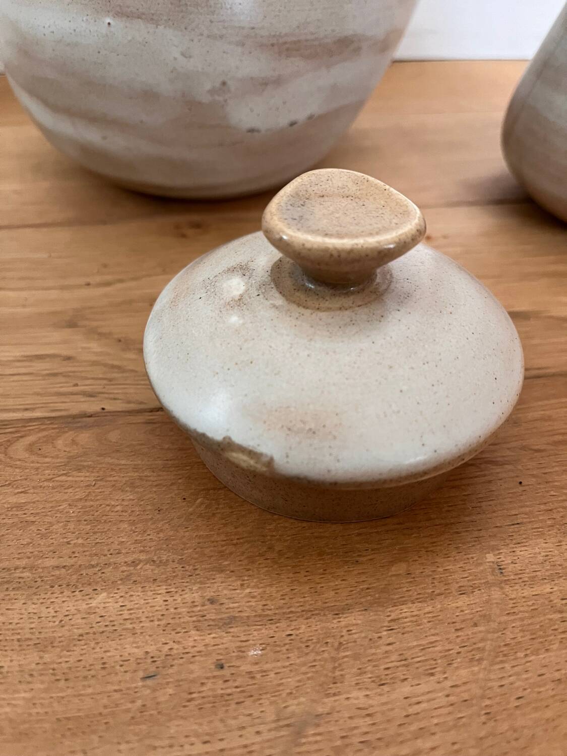 Ceramic teapot and milk jug set