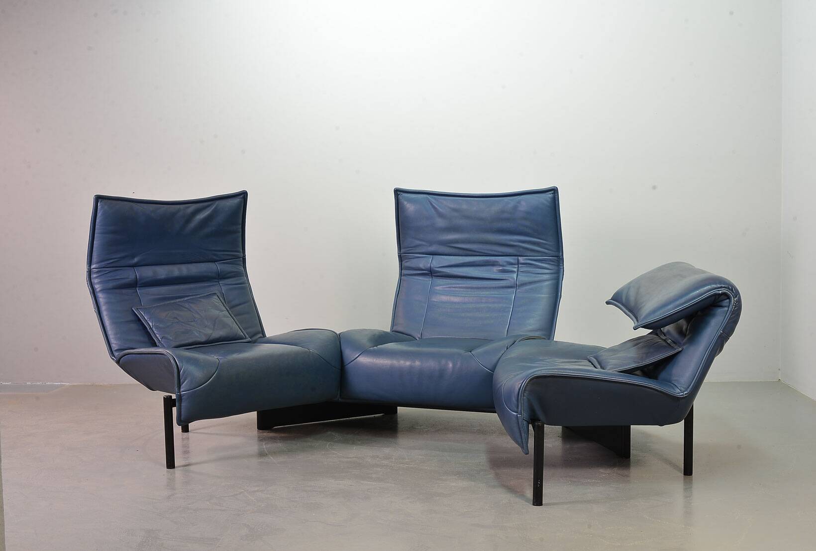 Vico Magistretti 3-Seat Flexible Cassina Blue Leather 'Veranda' Sofa, Italy