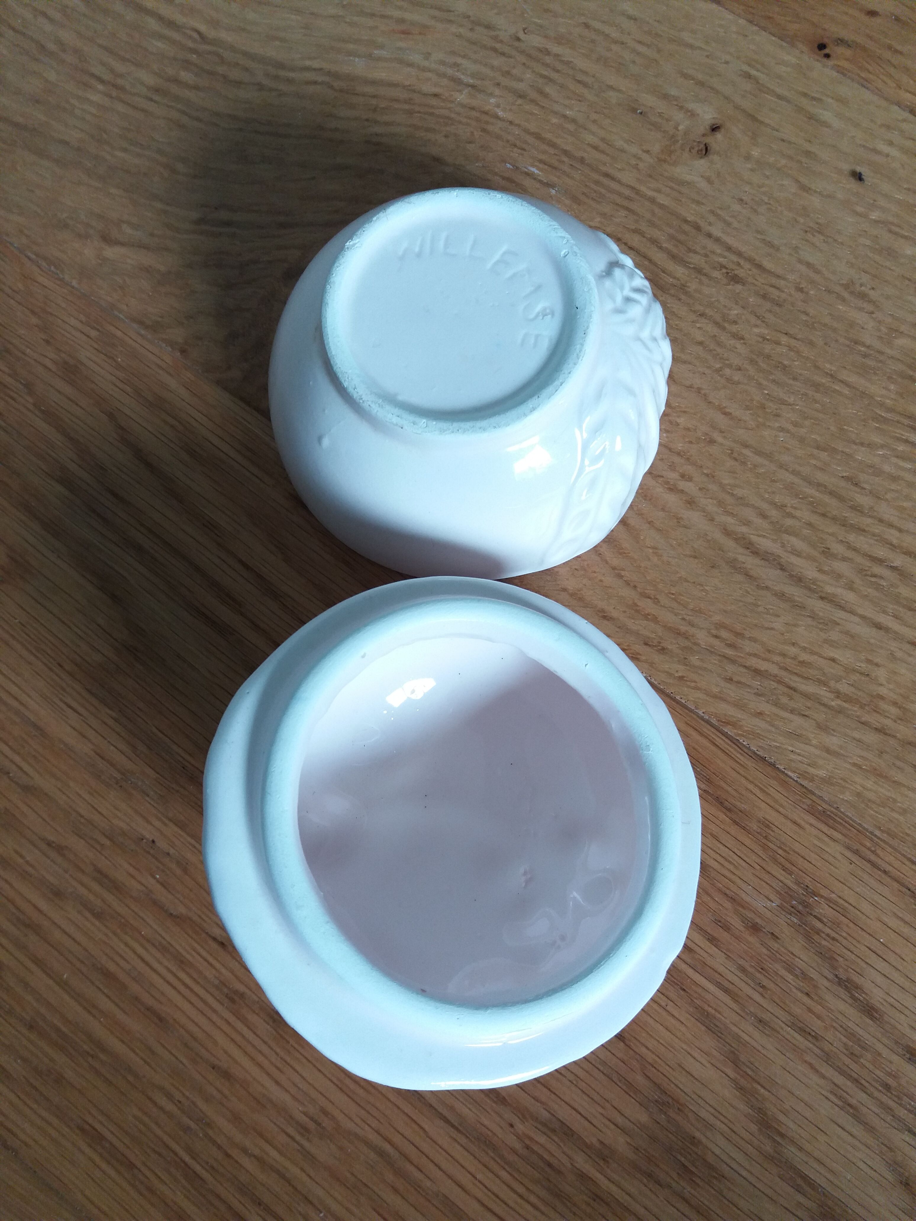 Spherical box in pink ceramic Willemse